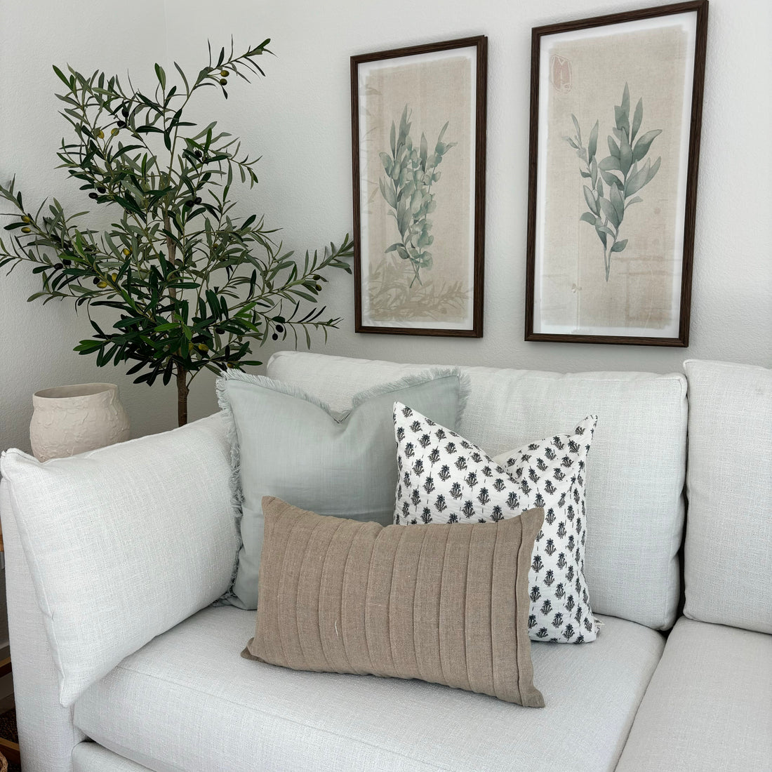 How to Master the Art of Pillow Combinations for a Stylish Home