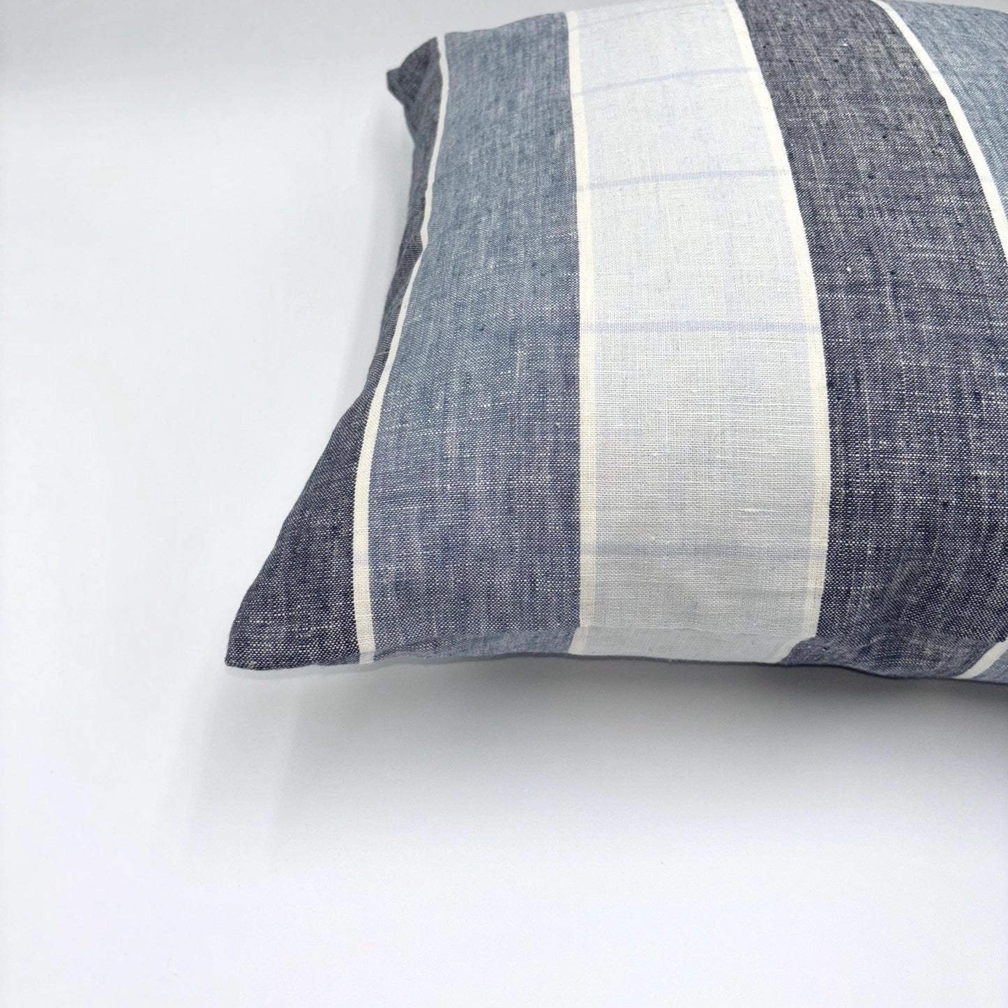 Zoey - yarn dyed linen pillow cover (blue)