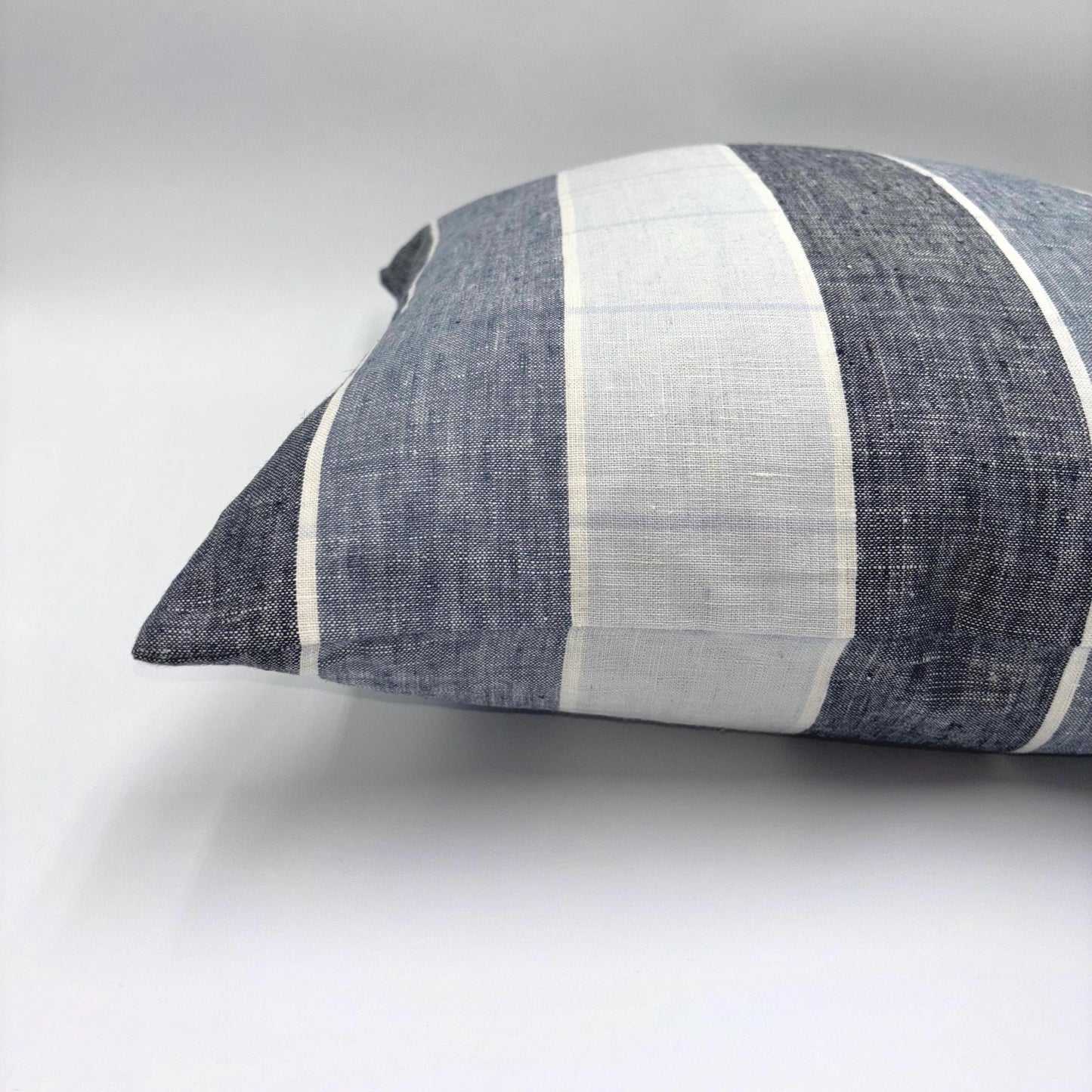 Zoey - yarn dyed linen pillow cover (blue)